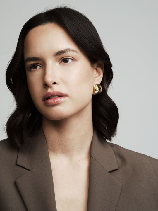Retro Ribbed Gold Earring