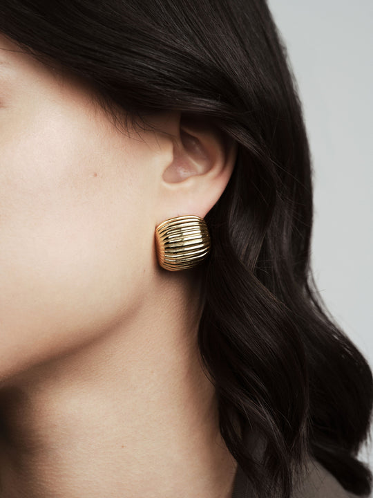 Retro Ribbed Gold Earring