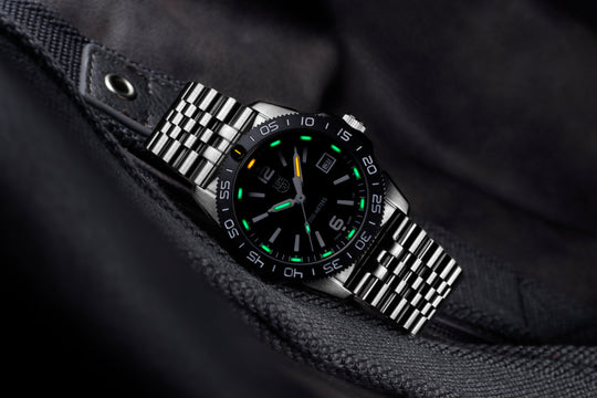 Pacific Diver Sort / Stål 44mm
