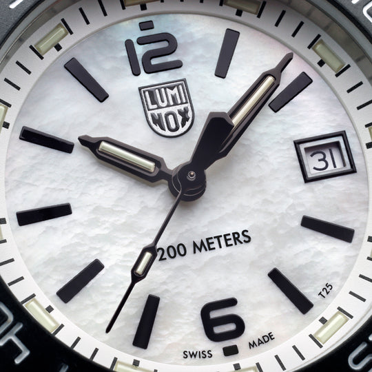 Pacific Diver Hvit Perlemor / Stål 39mm
