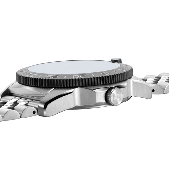 Pacific Diver Hvit Perlemor / Stål 39mm