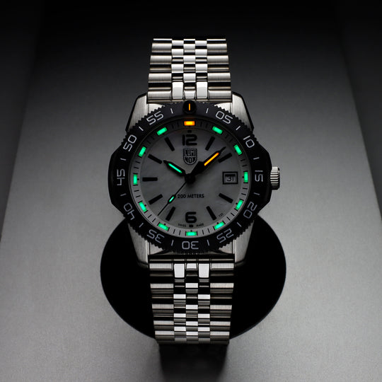 Pacific Diver Hvit Perlemor / Stål 39mm