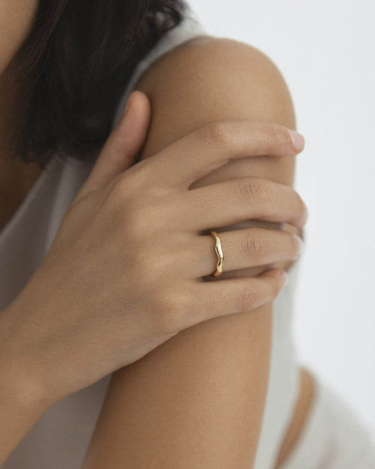 Wavy Petite Gullfarget Ring - 54