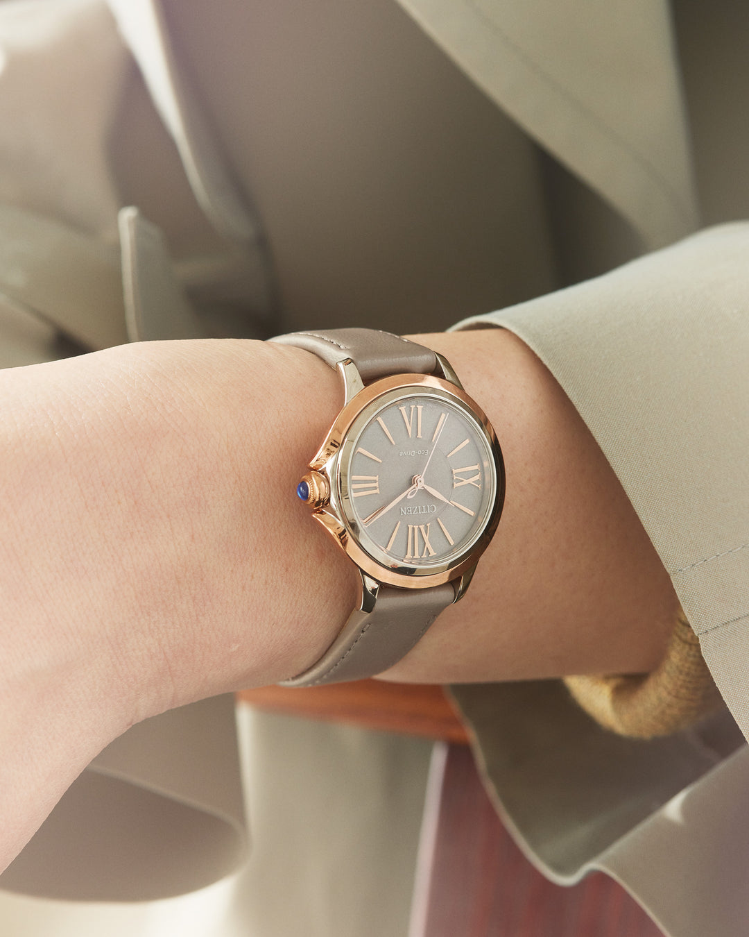 Citizen Ceci Eco-Drive dameklokke med beige rem, tofarget stål (33mm)