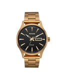 Nixon Sentry Solar herreklokke i gullfarget stål (40mm)