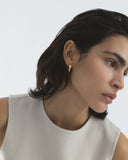 Mockberg Wavy Bolded Hoops ørering i gullfarget stål (small)