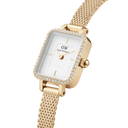 DW Quadro Mini Evergold Lumine dameklokke i gullfarget stål (15,4x18,2mm)