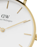 DW Petite Evergold dameklokke i gullfarget stål (28mm)