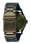 Nixon Sentry herreklokke i olivenfarget stål (42mm)