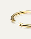 Mockberg Aura Bold Bangle armring i gullfarget stål (medium)