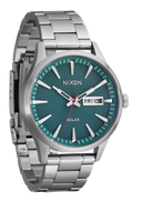Nixon Sentry Solar herreklokke i matt stål (40mm)