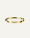Mockberg Aura Bold Bangle armring i gullfarget stål (medium)