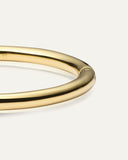 Mockberg Aura Bold Bangle armring i gullfarget stål (small)