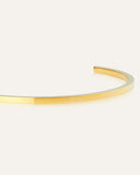 Mockberg Sleek Bangle armring i gullfarget stål (medium)