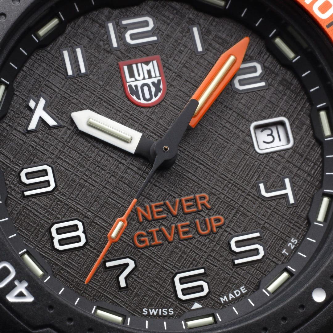 Bear Grylls Survival Sort / Sort / Orange 42mm