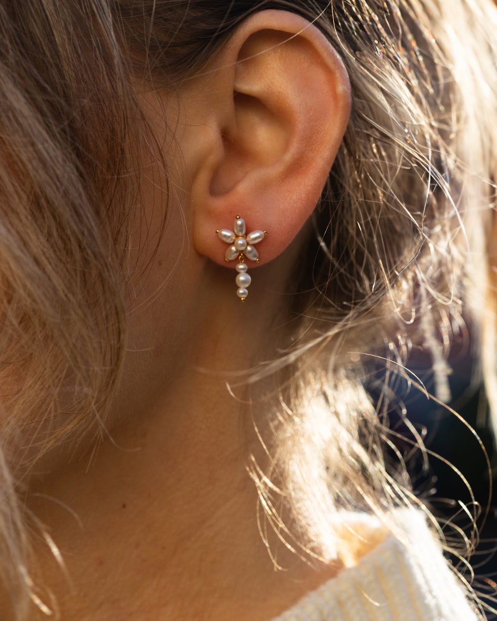 Pearl Signature Short Earhanger Gold
