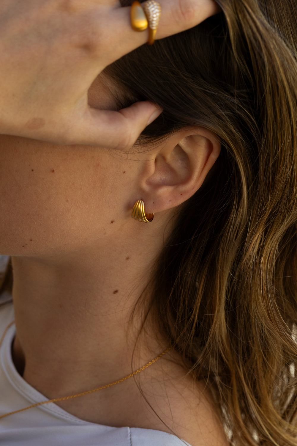 Eleanor Click Hoops Medium Gullfarget Sølv